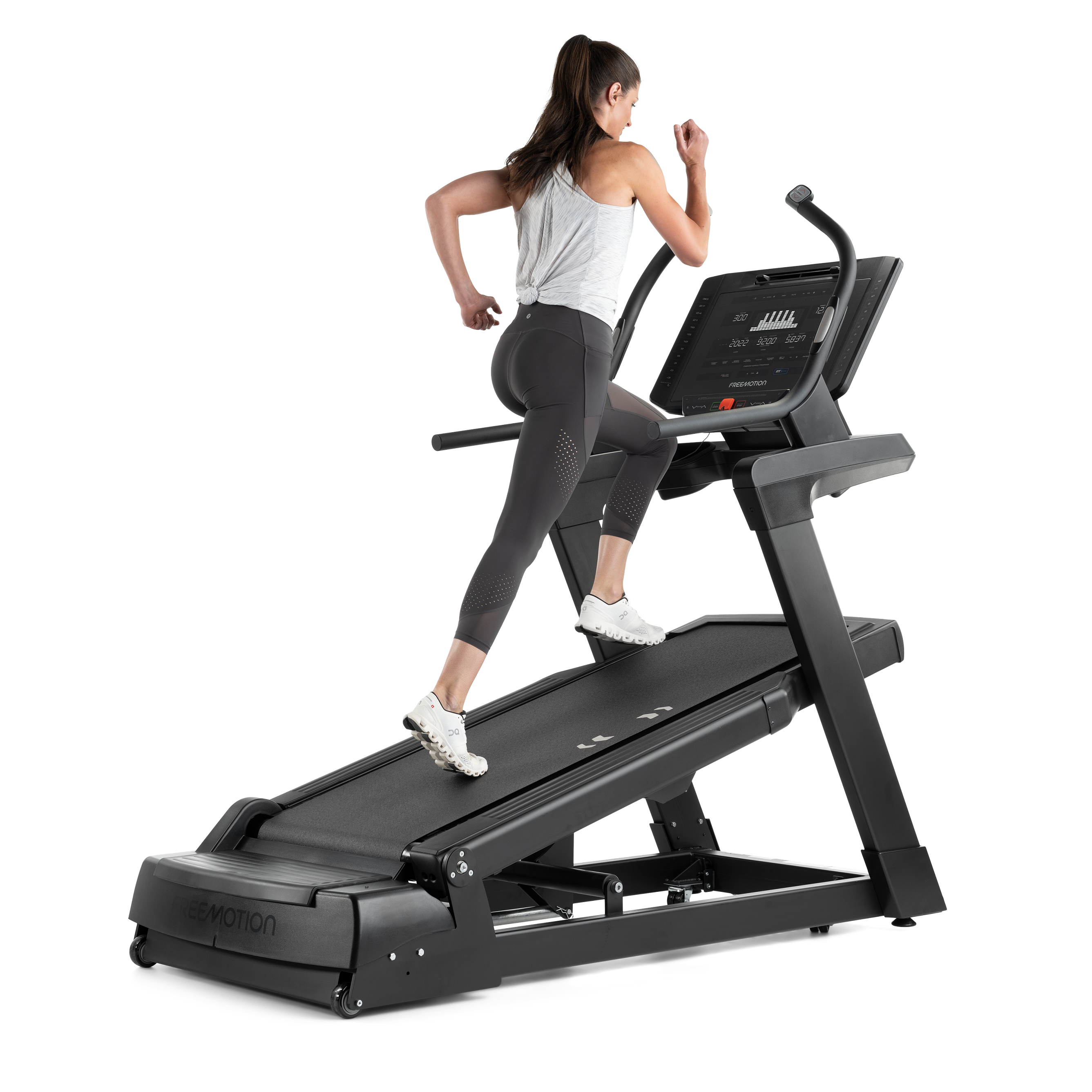 FMTK74222_Studio_Nikali_Thomas_Lauren_Cooper55464.png
