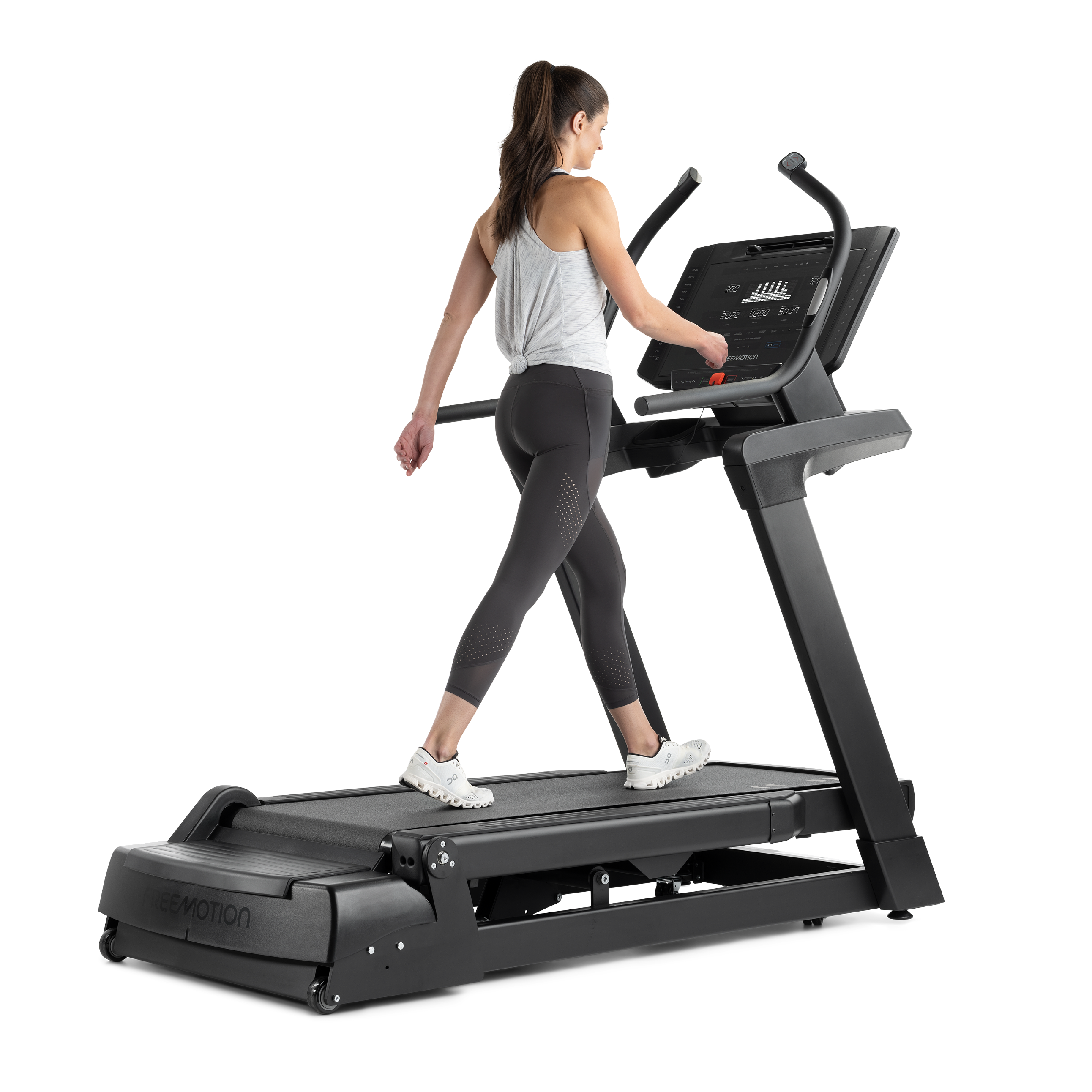 FMTK74222_Studio_Nikali_Thomas_Lauren_Cooper55417.png