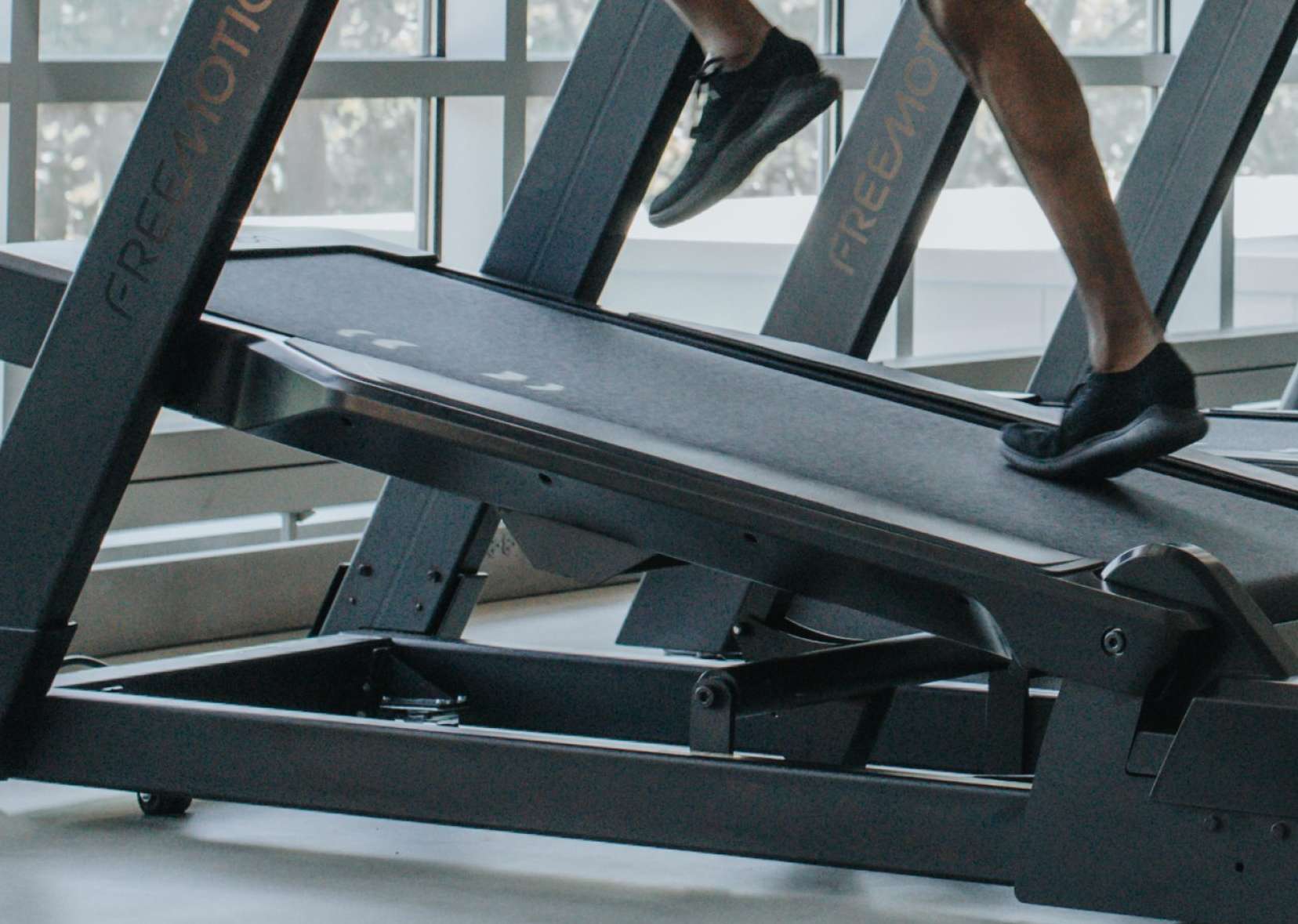 i24-Incline-Trainer_incline-1740x1240-c.jpg